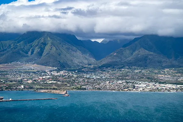 View of Kahului next to the mountains