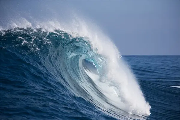 Ocean wave crashing.
