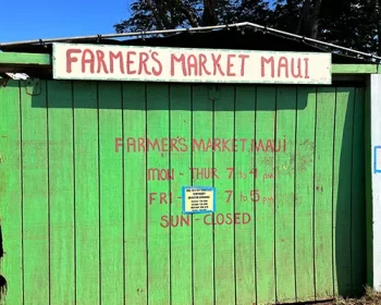 A sign for the Maui Farmer's Market.