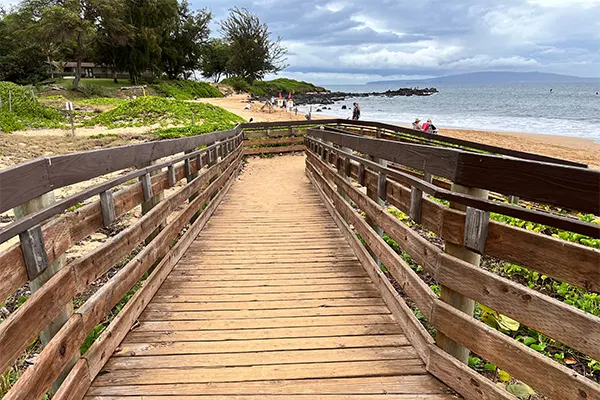 The boardwalk walking down to the entrance at Kamaole Beach Park 2. 
