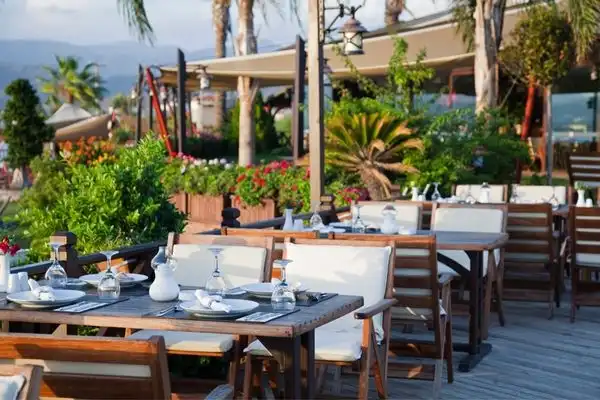 Restaurant tables outside in Maui at daytime. 